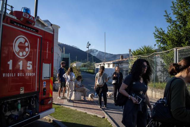 Residents wait to return to their houses after being evacuated because of a wildfire, in Asciano on May 1, 2026. Italian authorities evacuated some 3,500 people in its famed Tuscany region on May 1, 2026 as they try to tame a wildfire that has been raging for more than 24 hours. Over 800 hectares (nearly 2,000 acres) have been ravaged by the fire in the mountains between the historic cities of Lucca and Pisa. (Photo by Federico SCOPPA / AFP)