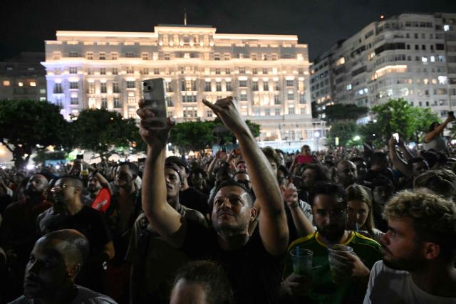 People watch a rehearsal by Colombian singer Shakira in front of the Copacabana Palace hotel at Copacabana Beach in Rio de Janeiro, Brazil, on May 1, 2026. The Colombian singer is scheduled to perform on May 2. (Photo by MAURO PIMENTEL / AFP)
