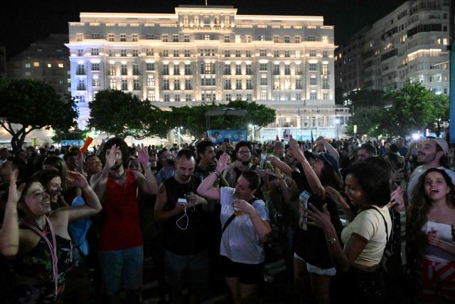 People dance during a rehearsal by Colombian singer Shakira in front of the Copacabana Palace hotel at Copacabana Beach in Rio de Janeiro, Brazil, on May 1, 2026. The Colombian singer is scheduled to perform on May 2. (Photo by MAURO PIMENTEL / AFP)