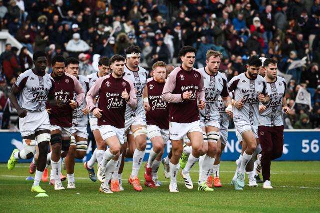 (FILES) Bordeaux-Begles' players warm up ahead of the French Top14 rugby union match between Union Bordeaux-Begles (UBB) and Stade Francais Paris at the Chaban-Delmas Stadium in Bordeaux, south-western France on January 24, 2026. Struggling in the Top 14, where they are coming off a defeat, Bordeaux-Bègles will play a good part of their season on May 3, 2026 in the Champions Cup, their favorite competition for the last two years, by hosting Bath in the semi-finals, an English team with happy memories in Gironde. (Photo by Christophe ARCHAMBAULT / AFP)