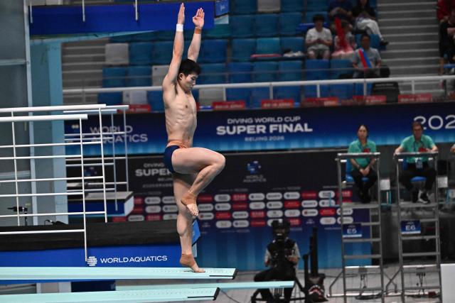 China’s Wang Zongyuan competes in the menґs 3m springboard event at the World Aquatics Diving World Cup Super Finals in Beijing on May 2, 2026. (Photo by Pedro PARDO / AFP)