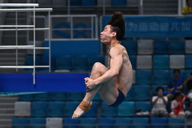 China's Zheng Jiuyan competes in the men´s 3m springboard event at the World Aquatics Diving World Cup Super Finals in Beijing on May 2, 2026. (Photo by Pedro PARDO / AFP)