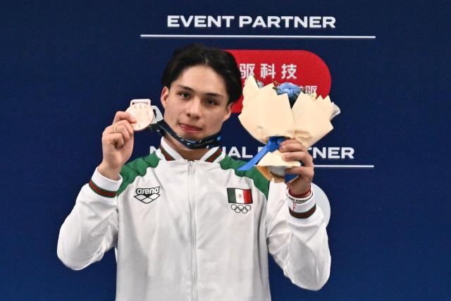 Bronze medalist Mexicoґs Osmar Olvera Ibarra celebrates after the men’s 3m springboard event at the World Aquatics Diving World Cup Super Final, in the Water Cube in Beijing on May 2, 2026. (Photo by Pedro PARDO / AFP)