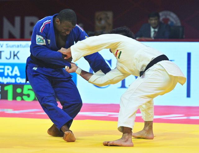 Tajikistan's Suatullo Musoev (R) and France's Alpha Oumar Djalo fight during their men's -81kg category bronze medal match at the Dushanbe Grand Slam judo tournament in Dushanbe on May 2, 2026. (Photo by AFP)