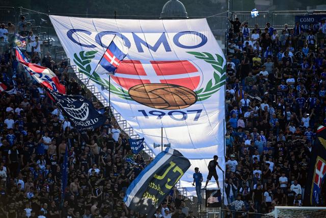 Como's supporters cheer their team during the Italian Serie A football match between Como and Napoli at the Giuseppe Sinigaglia Stadium in Como, Italy on May 2, 2026 (Photo by Piero CRUCIATTI / AFP)
