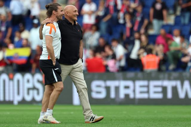 Lorient's French head coach Olivier Pantaloni (C) reacts at the end of the French L1 football match between Paris Saint-Germain (PSG) and FC Lorient at Parc des Princes stadium in Paris on May 2, 2026. (Photo by FRANCK FIFE / AFP)