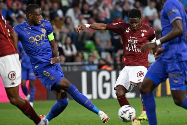 Monaco's Swiss midfielder #06 Denis Zakaria (L) fights for the ball with Metz's Senegalese defender #70 Bouna Sarr during the French L1 football match between FC Metz and AS Monaco at the Stade Saint-Symphorien in Longeville-les-Metz, eastern France on May 2, 2026. (Photo by Jean-Christophe VERHAEGEN / AFP)