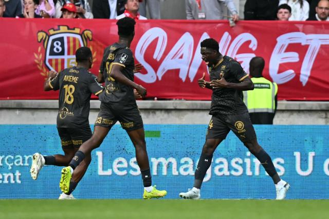 Stade de Reims' Cameroonian defender #22 Samuel Kotto (R) celebrates scoring his team's first goal during the French L2 football match between Le Mans and Stade de Reims at the stade Marie-Marvingt in Le Mans, north-western France, on May 2, 2026. (Photo by Lou BENOIST / AFP)