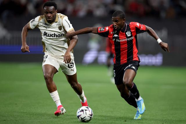 Lens' Austrian defender #06 Samson Baidoo (L) fights for the ball with Nice's French forward #25 Mohamed-Ali Cho during the French L1 football match between OGC Nice and RC Lens at the Allianz Riviera Stadium in Nice on May 2, 2026. (Photo by Valery HACHE / AFP)