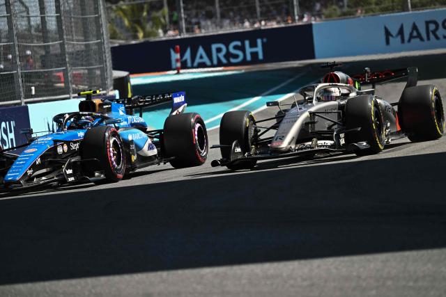 (L/R) Williams' Spanish driver Carlos Sainz and Audi's German driver Nico Hulkenberg race during the qualifying session for the 2026 Miami Formula One Grand Prix at Miami International Autodrome in Miami Gardens, Florida, on May 2, 2026. (Photo by CHANDAN KHANNA / AFP)
