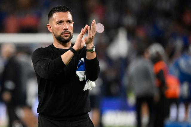 FC Porto's Italian coach Francesco Farioli acknowledges fans at the end of the Portuguese League football match between FC Porto and FC Alverca at Dragao stadium in Porto, on May 2, 2026. Porto were crowned Portuguese champions with two games to spare after a 1-0 win over Alverca today. (Photo by Miguel RIOPA / AFP)