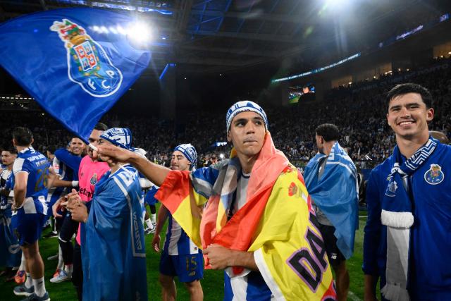 FC Porto's Spanish midfielder #10 Gabriel Veiga and teammates celebrate their Portuguese League's 31st title after winning the Portuguese League football match between FC Porto and FC Alverca at Dragao stadium in Porto, on May 2, 2026. Porto were crowned Portuguese champions with two games to spare after a 1-0 win over Alverca today. (Photo by Miguel RIOPA / AFP)