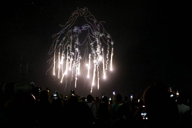 Hundreds of drones form an outlined portrait of Colombian singer Shakira before the start of a free concert at Copacabana beach in Rio de Janeiro, Brazil on May 2, 2026. (Photo by Pablo PORCIUNCULA / AFP)