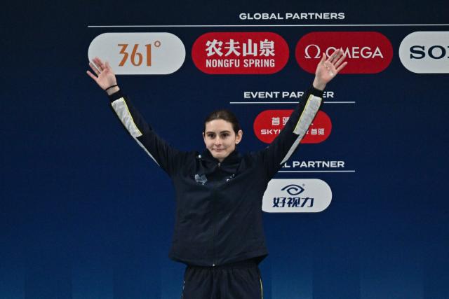 Australiaґs Maddison Keeney celebrates on the podium her third place after the women’s 3m springboard event at the World Aquatics Diving World Cup Super Finals in Beijing on May 3, 2026. (Photo by Pedro Pardo / AFP)