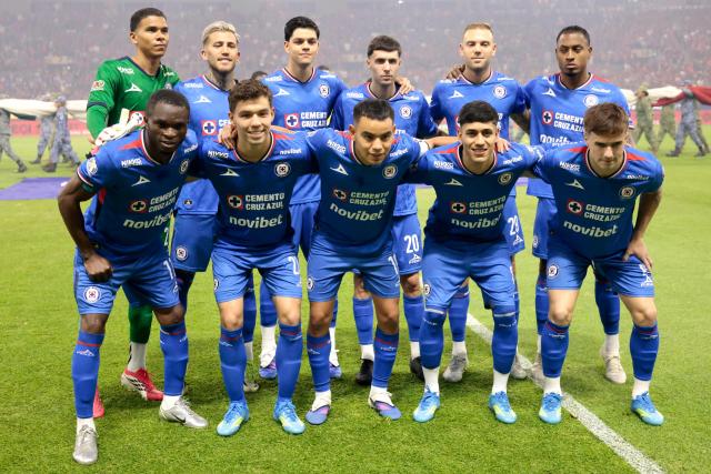 Cruz Azul players pose for a team photo ahead of the Mexican League Clausura Tournament quarterfinal first leg football match between Atlas and Cruz Azul at the Jalisco Stadium in Guadalajara, Jalisco state, Mexico on May 2, 2026. (Photo by Ulises RUIZ / AFP)