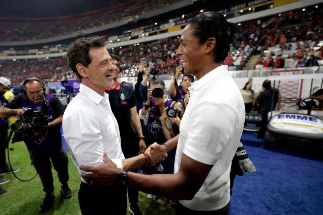 Atlas' Argentine head coach Diego Cocca (L) greets Cruz Azul's Argentine head coach Nicolas Larcamon during the Mexican League Clausura Tournament quarterfinal first leg football match between Atlas and Cruz Azul at the Jalisco stadium in Guadalajara, Jalisco state, Mexico on May 2, 2026. (Photo by Ulises RUIZ / AFP)
