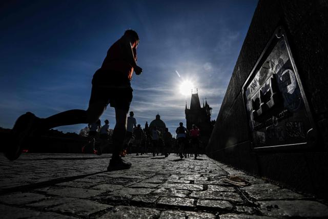 Participants run across the Charles Bridge during the Prague marathon on May 3, 2026 in Prague, Czech Republic. (Photo by Michal Cizek / AFP)