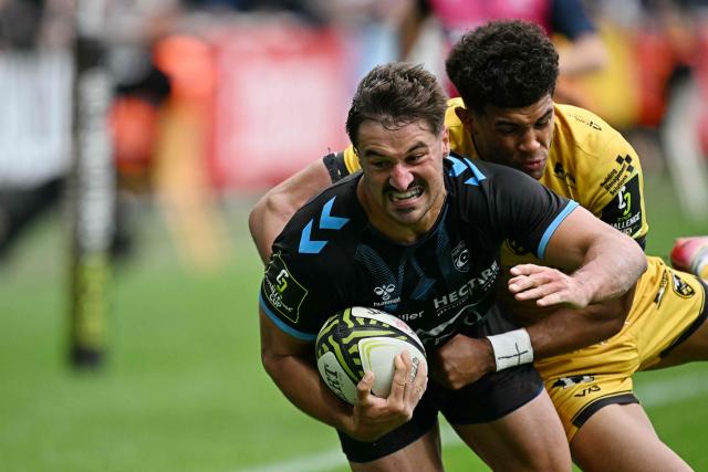 Montpellier’s French centre Auguste Cadot (L) is tackled by Dragon's Welsh wing Rio Dyer as he dives for a try then disallowed during the European Challenge Cup rugby union semi-final match between Montpellier Herault Rugby and Dragons RFC at the Septeo Stadium in Montpellier, southern France, on May 3, 2026. (Photo by Gabriel BOUYS / AFP)