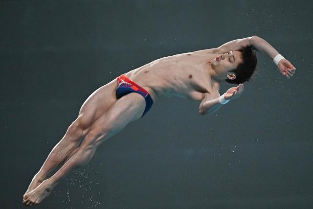 Chinaґs Lian Junjie competes in the men’s 10m platform event at the World Aquatics Diving World Cup Super Finals in Beijing on May 3, 2026. (Photo by Pedro PARDO / AFP)