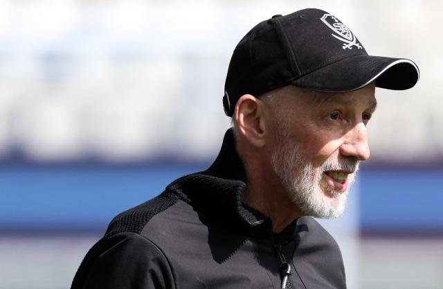 Brest's French head coach Eric Roy looks on ahead of the French L1 football match between Paris FC and Stade Brestois 29 at Stade Jean-Bouin in Paris on May 3, 2026. (Photo by FRANCK FIFE / AFP)