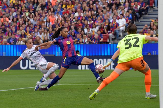 Barcelona's Spanish forward #07 Salma Paralluelo (C) scores the opening goal during the UEFA Women's Champions League semi-final second leg football match between FC Barcelona and Bayern Munich at Camp Nou Stadium in Barcelona on May 3, 2026. (Photo by MANAURE QUINTERO / AFP)