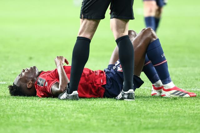 Lille's Portuguese forward #27 Felix Correia reacts after missing a goal opportunity during the French L1 football match between Lille LOSC and Le Havre AC at the Pierre Mauroy stadium in Villeneuve-d'Ascq, northern France, on May 3, 2026. (Photo by Sameer Al-DOUMY / AFP)