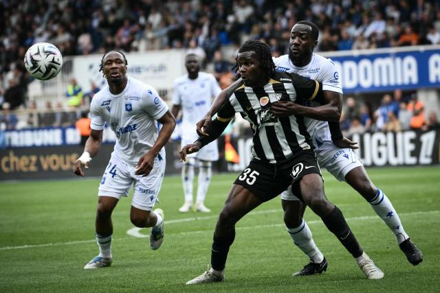 Angers' French forward #35 Prosper Peter (C) and Auxerre's Ghanaian midfielder #42 Elisha Owusu (R) fight for the ball during the French L1 football match between AJ Auxerre and Angers SCO at the Stade de l'Abbe-Deschamps in Auxerre, central France, on May 3, 2026. (Photo by ARNAUD FINISTRE / AFP)