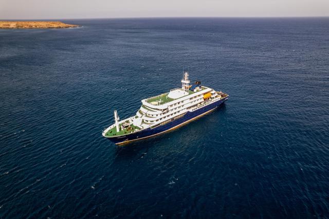 This aerial picture shows a general view of the cruise ship MV Hondius stationary off the port of Praia, the capital of Cape Verde, on May 3, 2025. An outbreak of "severe acute respiratory illness" on board a cruise ship in the Atlantic has left two people dead and a third in intensive care in Johannesburg, South Africa's health ministry told AFP on May 3, 2025.
The outbreak occurred on the MV Hondius, travelling from Ushuaia in Argentina to Cape Verde. The patient being treated in Johannesburg tested positive for a hantavirus, a family of viruses that can cause hemorrhagic fever, South African spokesperson Foster Mohale said. (Photo by AFP)