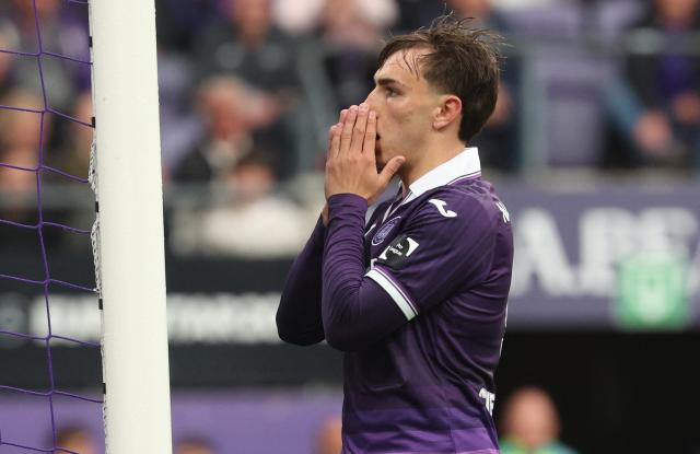 Anderlecht's Mihajlo Cvetkovic looks dejected during the Belgian Pro League Championship Play-off football match between RSC Anderlecht and Club Brugge at Lotto Park in Brussels on May 3, 2026. (Photo by VIRGINIE LEFOUR / Belga / AFP) / Belgium OUT