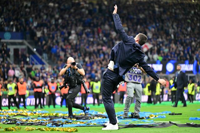 Inter Milan's Romanian head coach Cristian Chivu celebrates after winning the 21st 'scudetto' following the Italian Serie A football match between Inter Milan and Parma at San Siro stadium in Milan, on May 3, 2026. (Photo by Stefano RELLANDINI / AFP)