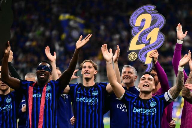 Inter Milan's French forward #9 Marcus Thuram (L) and Inter Milan's Argentinian forward #10 Lautaro Martinez (R) celebrate after winning their 21st 'scudetto' following the Italian Serie A football match between Inter Milan and Parma at San Siro stadium in Milan, on May 3, 2026. (Photo by Marco BERTORELLO / AFP)
