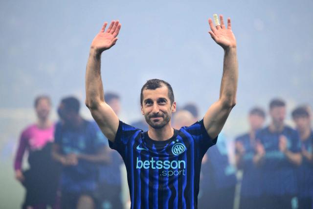 Inter Milan's Armenian forward #22 Henrikh Mkhitaryan celebrates after winning their 21st 'scudetto' following the Italian Serie A football match between Inter Milan and Parma at San Siro stadium in Milan, on May 3, 2026. (Photo by Marco BERTORELLO / AFP)