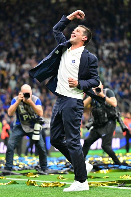 Inter Milan's Romanian head coach Cristian Chivu celebrate with supporters after winning their 21st 'scudetto' following the Italian Serie A football match between Inter Milan and Parma at San Siro stadium in Milan, on May 3, 2026. (Photo by Stefano RELLANDINI / AFP)