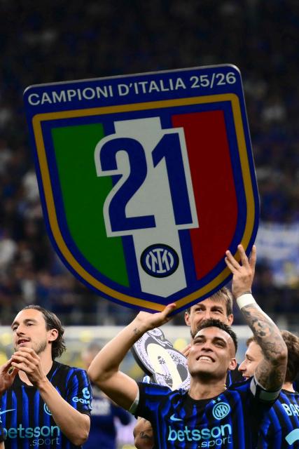 Inter Milan's Argentinian forward #10 Lautaro Martinez celebrates with teammates after winning their 21st 'scudetto' following the Italian Serie A football match between Inter Milan and Parma at San Siro stadium in Milan, on May 3, 2026. (Photo by Marco BERTORELLO / AFP)