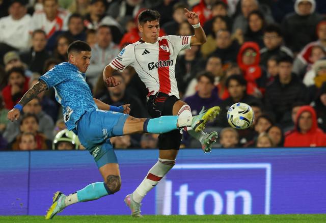 Tucuman’s defender #3 Maximiliano Villa and River Plate's midfielder #25 Lautaro Pereyra fight for the ball during the Argentine Professional Football League 2026 Apertura tournament match between River Plate and Atletico Tucuman, at the Mas Monumental stadium in Buenos Aires on May 3, 2026. (Photo by ALEJANDRO PAGNI / AFP)