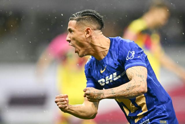 Pumas' midfielder #21 Uriel Antuna celebrates scoring his team's first goal during the Mexican League Clausura Tournament quarterfinal first leg football match between America and Pumas, at the Azteca stadium in Mexico City on May 3, 2026. (Photo by Carl DE SOUZA / AFP)
