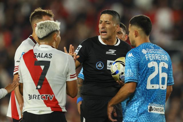Argentine referee Yael Falcon argues with River Plate's forward #07 Maximiliano Salas and Tucuman’s defender #26 Clever Ferreira during the Argentine Professional Football League 2026 Apertura tournament match between River Plate and Atletico Tucuman, at the Mas Monumental stadium in Buenos Aires on May 3, 2026. (Photo by ALEJANDRO PAGNI / AFP)