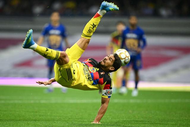 America's forward #09 Henry Martin during the Mexican League Clausura Tournament quarterfinal first leg football match between America and Pumas, at the Azteca stadium in Mexico City on May 3, 2026. (Photo by CARL DE SOUZA / AFP)