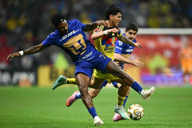 Pumas' Colombian defender #77 Alvaro Angulo and America's defender #05 Kevin Alvarez fight for the ball during the Mexican League Clausura Tournament quarterfinal first leg football match between America and Pumas, at the Azteca stadium in Mexico City on May 3, 2026. (Photo by CARL DE SOUZA / AFP)