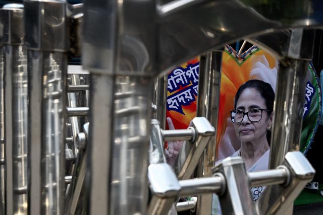 A poster featuring West Bengal chief minister and All India Trinamool Congress (TMC) party chairperson Mamata Banerjee is kept behind guardrails, along a street leading to her residence in Kolkata on May 4, 2026 during vote counting for the West Bengal Legislative Assembly elections. Vote counting in key Indian state elections was underway on May 4 under tight security, with the focus on West Bengal, where Prime Minister Narendra Modi's party appeared set for victory. (Photo by Dibyangshu SARKAR / AFP)