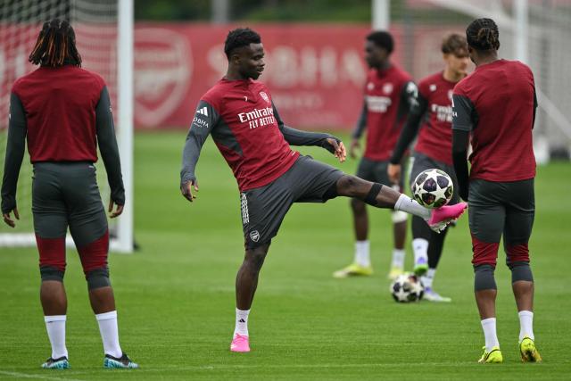Arsenal's English midfielder #07 Bukayo Saka (C) takes part in a team training session at London Colney, north of London, on May 4, 2026, on the eve of their UEFA Champions League, semi-final, second-leg football match against Atletico Madrid. (Photo by Glyn KIRK / AFP)