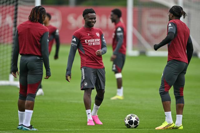 Arsenal's English midfielder #07 Bukayo Saka (C) takes part in a team training session at London Colney, north of London, on May 4, 2026, on the eve of their UEFA Champions League, semi-final, second-leg football match against Atletico Madrid. (Photo by Glyn KIRK / AFP)