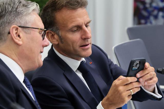France's President Emmanuel Macron and Britain's Prime Minister Keir Starmer interact prior to a meeting of the Core Group in support of Moldova during the 8th European Political Community (EPC) summit in Yerevan on May 4, 2026. (Photo by Ludovic MARIN / AFP)