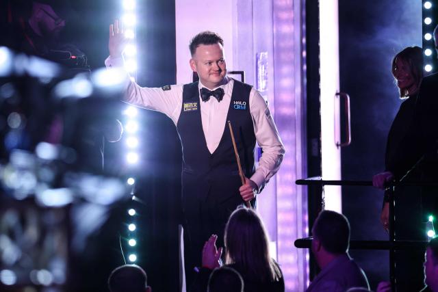 England's Shaun Murphy waves as he arrives for the World Snooker Championship final round against China's Wu Yize at The Crucible in Sheffield, northern England on May 4, 2026. (Photo by Darren Staples / AFP)