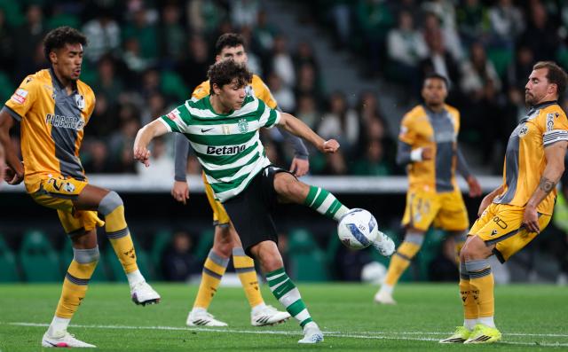 Sporting Lisbon's Portuguese defender #72 Eduardo Quaresma (C) shoots during the Portuguese League football match between Sporting CP and Vitoria Guimaraes SC at Jose Alvalade stadium in Lisbon, on May 4, 2026. (Photo by PATRICIA DE MELO MOREIRA / AFP)