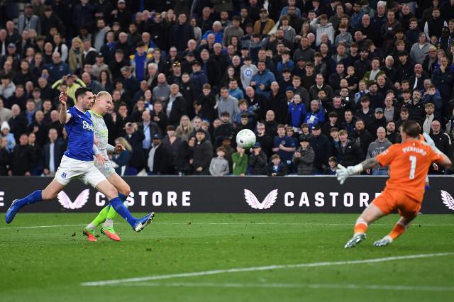 Manchester City's Norwegian forward #9 Erling Haaland (2ndL) scores a goal  during the Premier League football match between Everton and Manchester City at Hill Dickinson Stadium in Liverpool on May 4, 2026. (Photo by PETER POWELL / AFP)