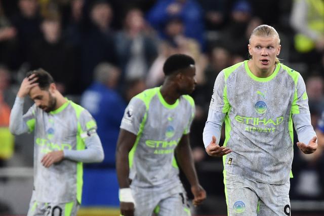 Manchester City's Norwegian striker #09 Erling Haaland (R) reacts during the English Premier League football match between Everton and Manchester City at Hill Dickinson Stadium in Liverpool on May 4, 2026. (Photo by PETER POWELL / AFP)