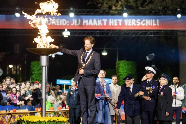 British Veteran Robbie Hall, 103, and Dutch Veteran Johan Geneuglijk, 105, together with Wageningen's Mayor Floor Vermeulen, light the Liberation Fire during the Liberation Fire ceremony in Wageningen on May 5, 2026. The ceremony symbolizes the transition from commemorating the WWII to celebrating the Netherlands’ liberation from the German occupier. (Photo by Vincent Jannink / ANP / AFP) / Netherlands OUT