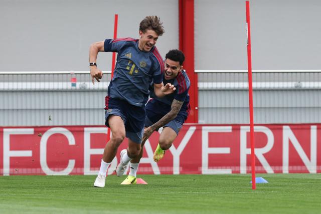 Bayern Munich's German midfielder #20 Tom Bischof and Bayern Munich's Portuguese defender #22 Raphael Guerreiro (R) warm up during a training session of FC Bayern Munich at their training ground in the Saebener Strasse in Munich, southern Germany on May 5, 2026, the eve of the UEFA Champions League second-leg semi-final football match against Paris Saint-Germain (PSG). (Photo by Alexandra BEIER / AFP)