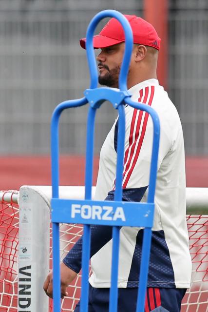 Bayern Munich's Belgian head coach Vincent Kompany walks behind a football mannequin during a training session of FC Bayern Munich at their training ground in the Saebener Strasse in Munich, southern Germany on May 5, 2026, the eve of the UEFA Champions League second-leg semi-final football match against Paris Saint-Germain (PSG). (Photo by Alexandra BEIER / AFP)